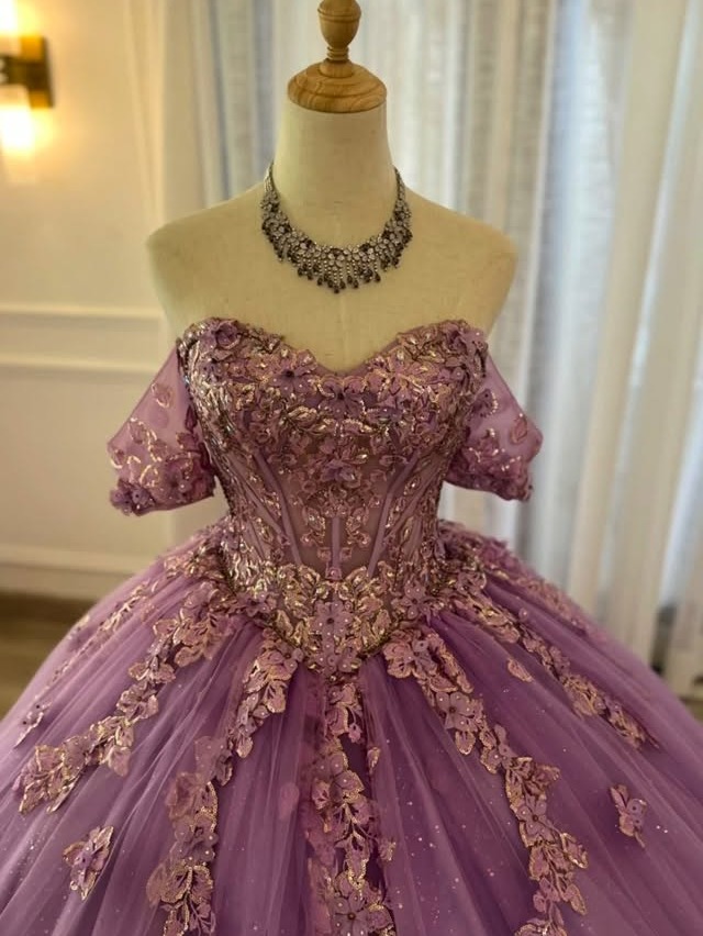 Vestido de quinceañera lila en tul